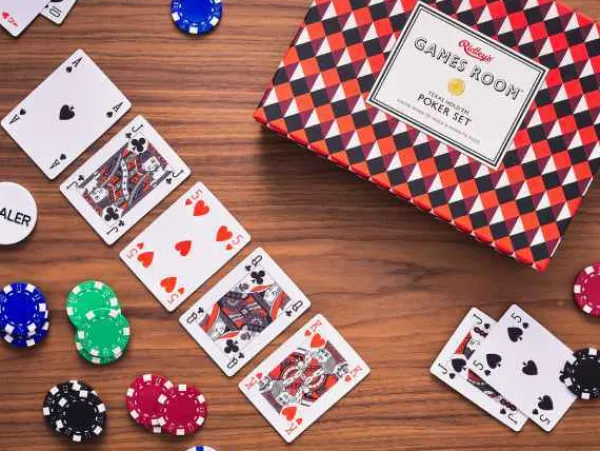 Lelufantti Pelikortit>Täydellinen Pokerisetti